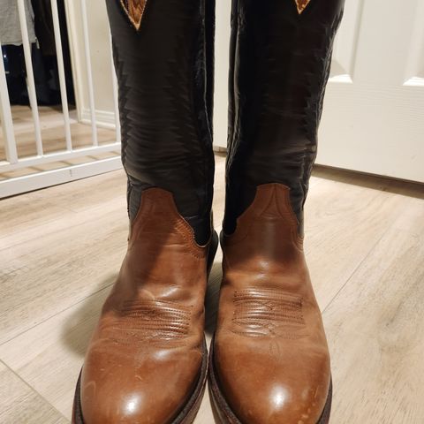 Drew's The Trevor in Unknown Leather
