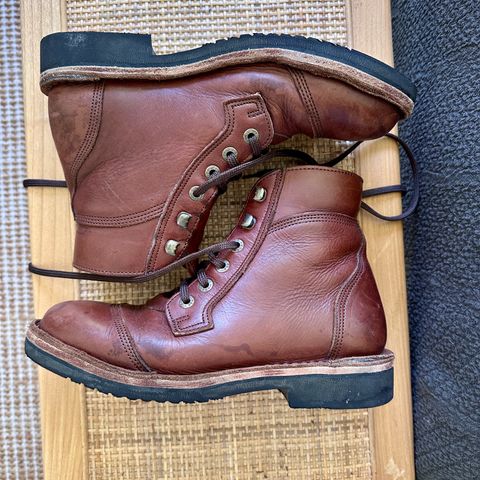 Jim Green Numzaan in Hazelnut Veg Retan