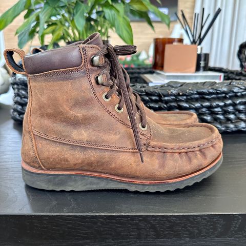 Jim Green Meander Moc Toe in Bronco Brown