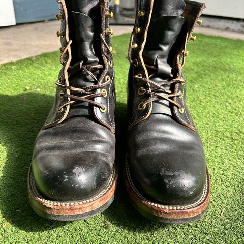 Quan Shoemaker Unknown Model in Maryam Black Horsebutt