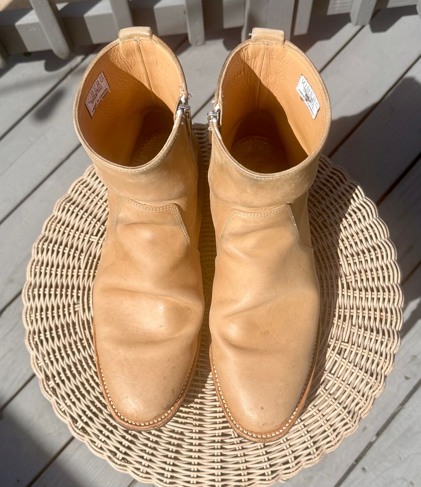 Viberg Side Zip in Maryam Light Grey Horsebutt | Photo by zeroremain ...